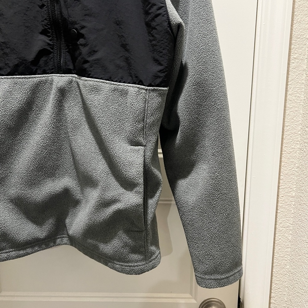 The North Face Men’s ¼-Zip Fleece – Gray & Black, Size Medium - Picture 2 of 7